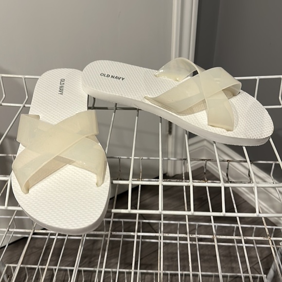 Old Navy White Foam Slippers - Picture 3 of 4